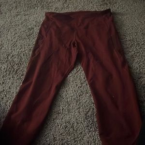 I’m selling leggings. Similar to another listing but it’s red